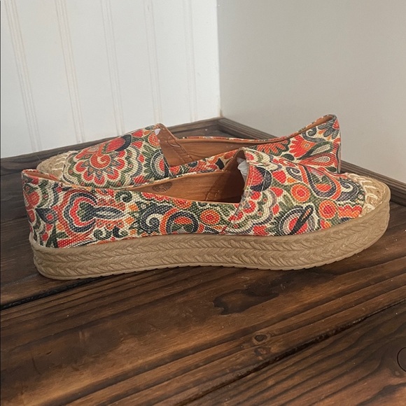 NWT Chula Vibrant Boho Espadrille Slip-On Shoes - Picture 6 of 8